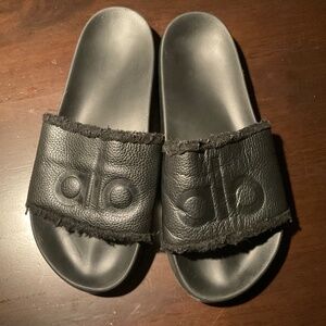 ALO Yoga The IT Slide Black